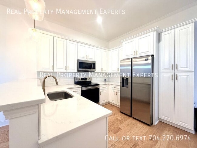 Building Photo - 269 W G St