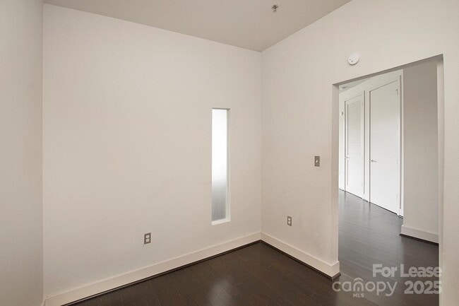 Building Photo - 1133 Metropolitan Ave