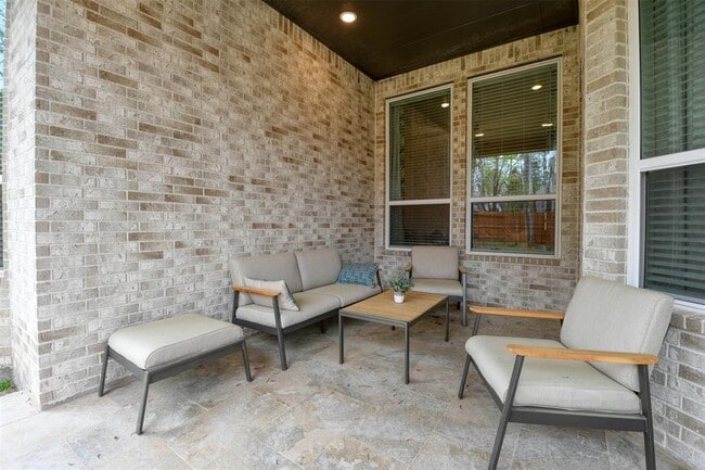 Building Photo - 128 E Cascade Heights Dr