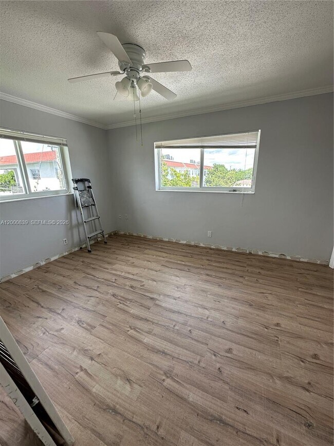 Building Photo - 2415 Lincoln St