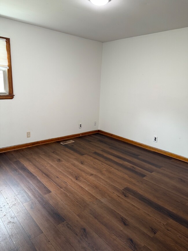 Building Photo - 275 Bellmeade Dr