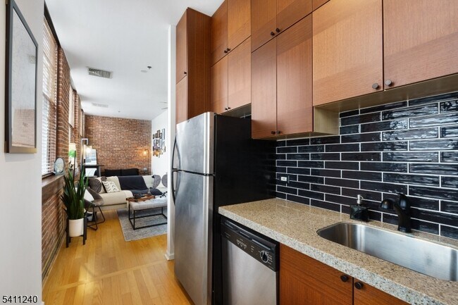 Building Photo - 240 Main St