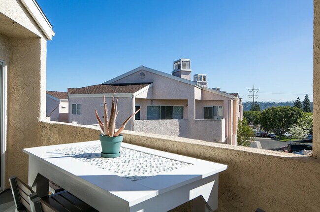 Building Photo - 7244 Camino Degrazia