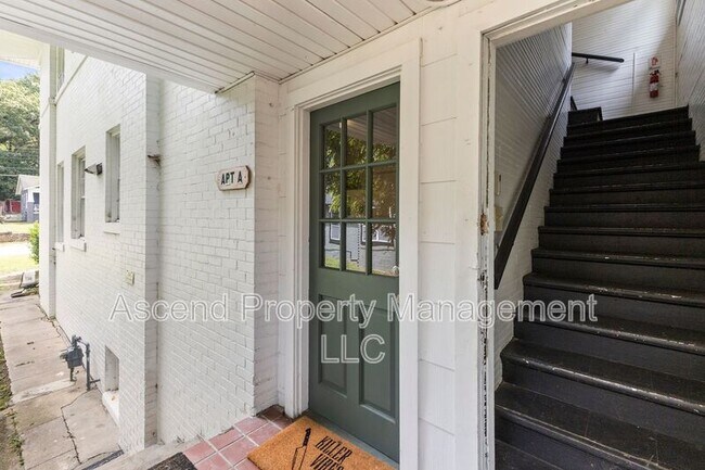Building Photo - 1501 N Chamberlain Ave