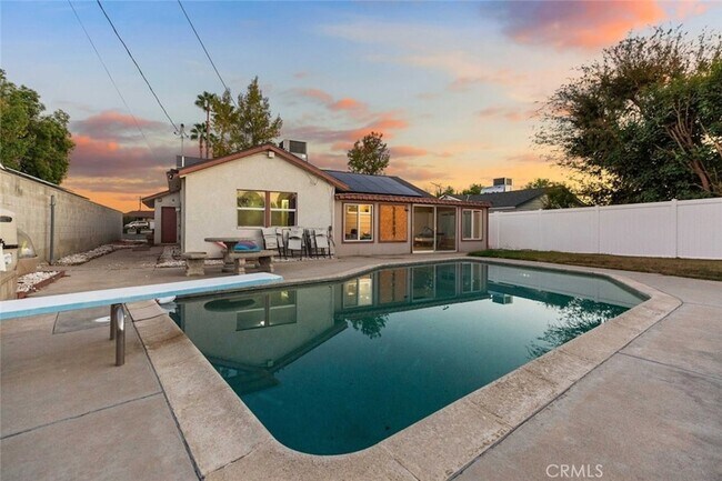 Building Photo - 11377 Gaynor Ave