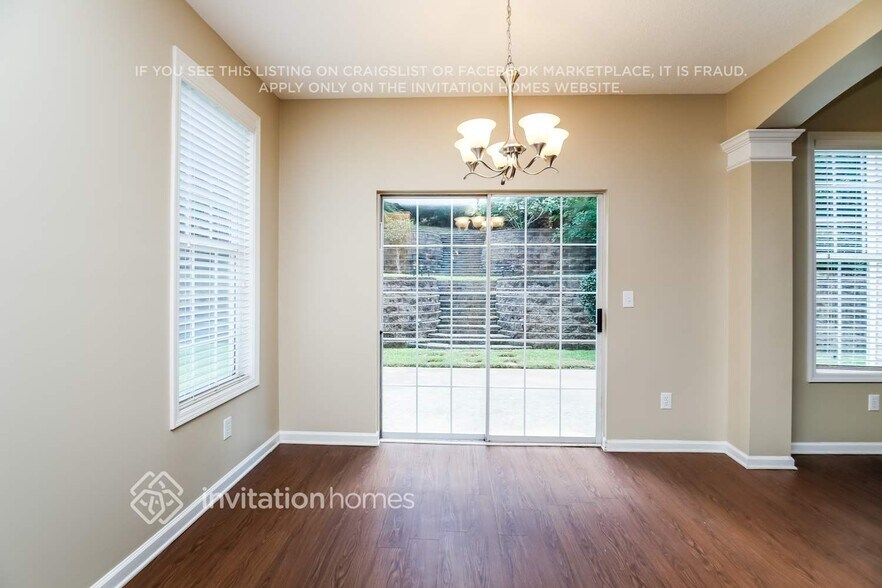 Building Photo - 1070 Soaring Dr NE