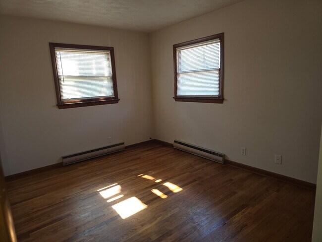 Building Photo - 193 S Quentin Rd