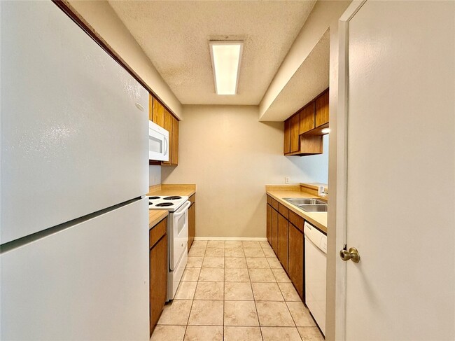 Building Photo - 1247 Dallas Dr