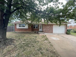 Building Photo - 3b, 2b Yukon Home