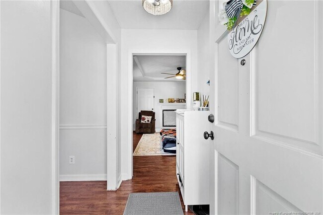 Building Photo - 1300 Calla Cir