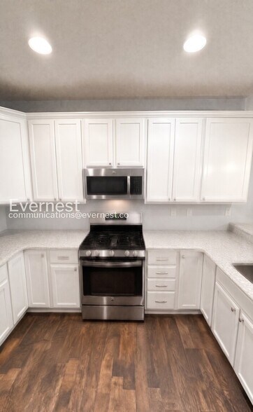 Building Photo - 6013 New Town Dr