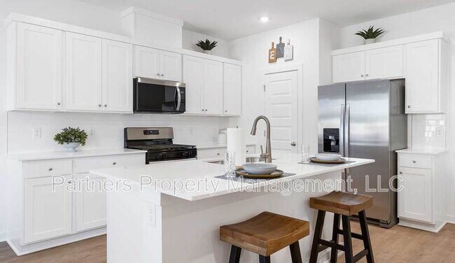 Building Photo - 1918 Larkspur St