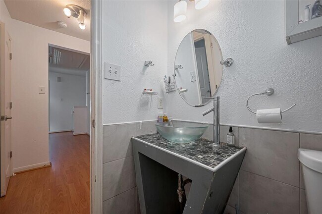 Building Photo - 15214 Mission Forest Dr