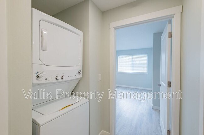 Building Photo - 13001 S Crompton Lane