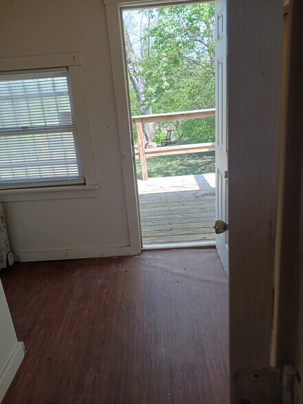 Building Photo - 812 W Main St