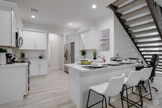 Interior Photo - Portola Red Mountain
