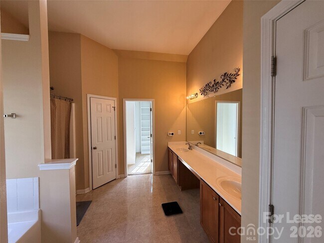 Building Photo - 5219 Sunriver Rd