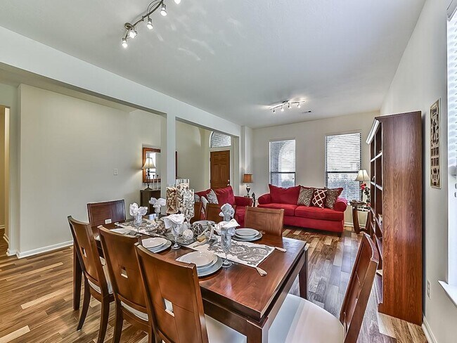 Building Photo - 15223 Sunlight Bay Ct