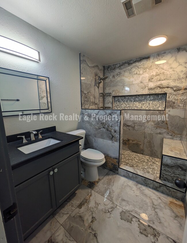 Building Photo - Tulsa House for Rent (3beds/2baths)