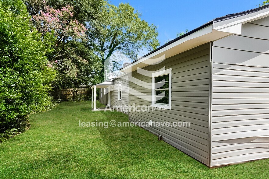 Building Photo - 674 Morton Ave NE