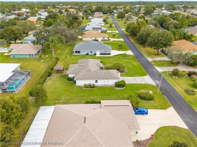 Building Photo - 2508 Manor Dr