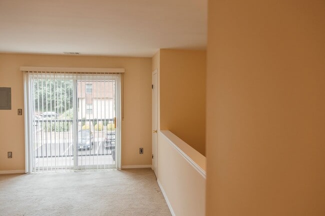 Building Photo - 1304 Normandy Ct