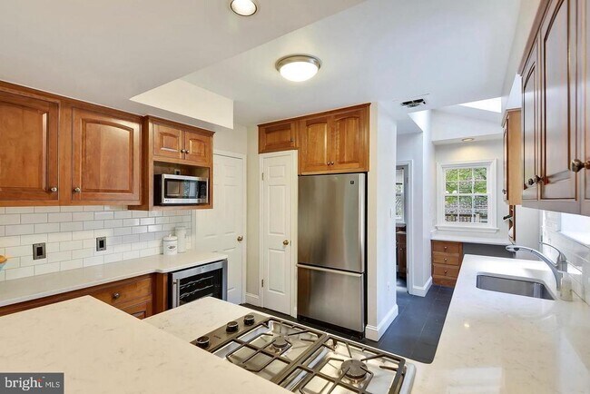 Building Photo - 8222 Larry Pl