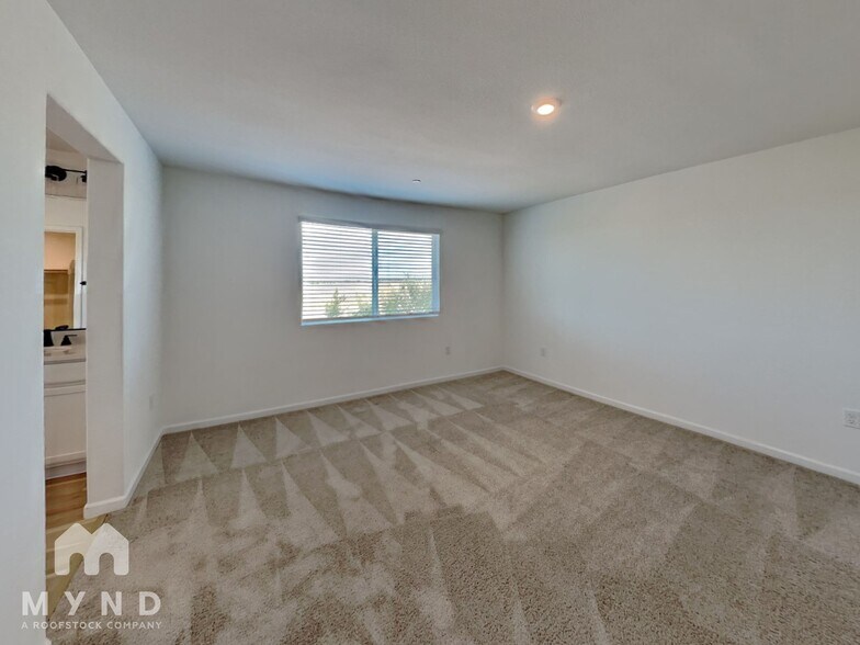 Building Photo - 3960 Valance Wy