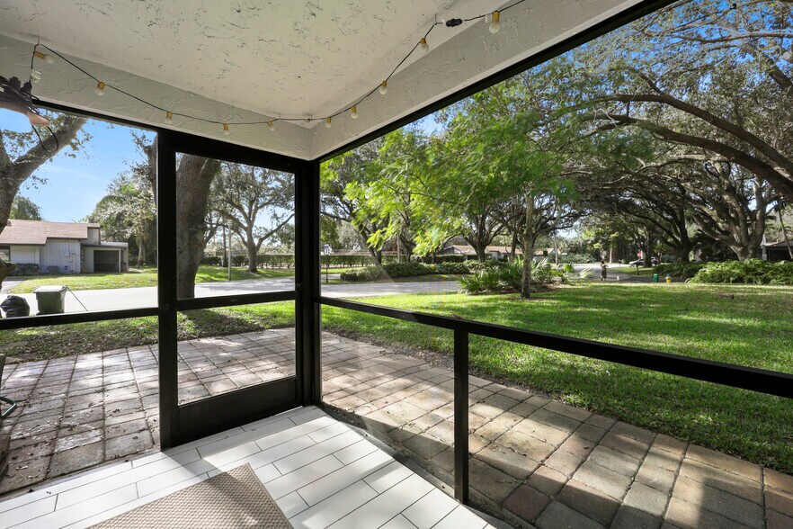 Building Photo - 3937 Arelia Dr N