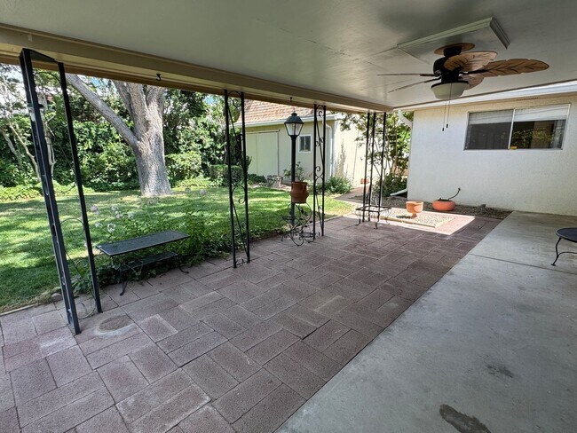 Building Photo - 4 Bedroom, 2 Bathroom Home near Louisiana & Osuna