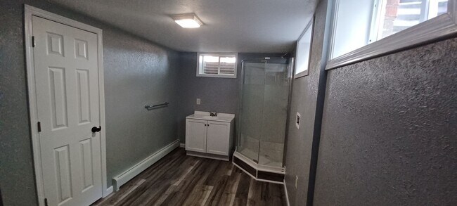 Building Photo - Lovely brick ranch in Millersburg!
