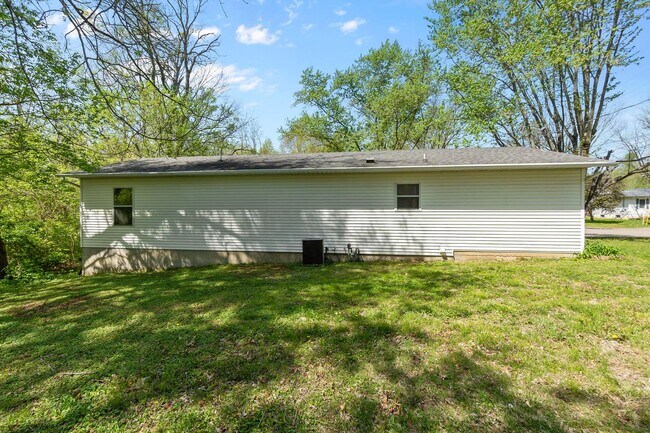 Building Photo - Charming Home In Jackson