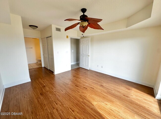 Building Photo - 4670 Links Village Dr