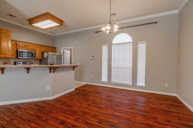 Building Photo - 3 Bedroom 2 Bath Beautiful West Fayetteville home!! Great Location, Great yard!!