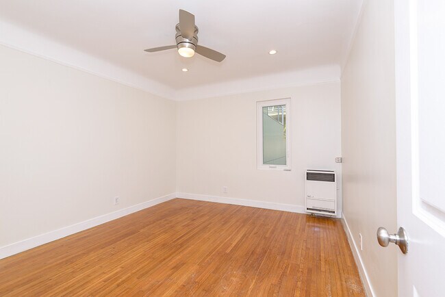 Building Photo - 1517 S Orange Grove Ave