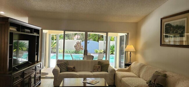 Building Photo - 2284 Las Casitas Dr