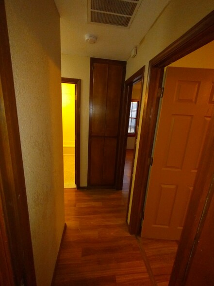 Building Photo - 129 W Lilac Ln