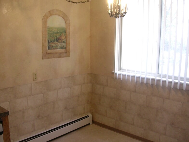 Building Photo - 749 S Millvale Ave