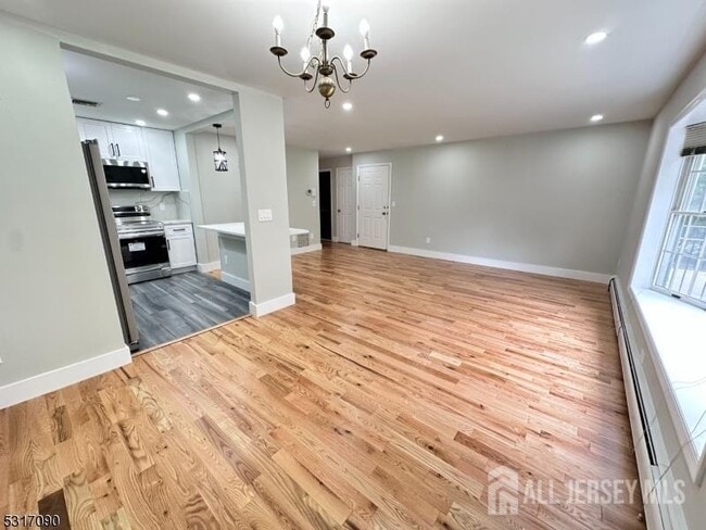 Building Photo - 107A S Maple Ave