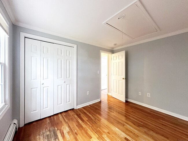 Building Photo - 245 Sunnyridge Ave