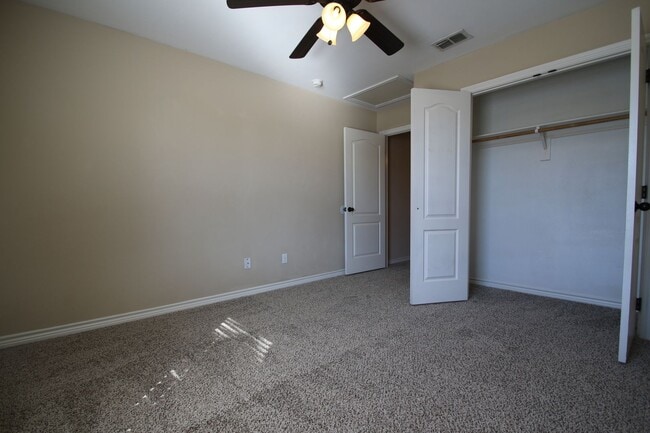Building Photo - ~INVITING 3/2.5 Townhome Includes Granite in Kitchen & All Kitchen Appliances***Landscaping Inclu...