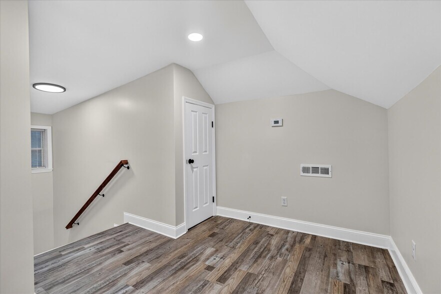 Building Photo - 1713 S Orchard Knob Ave