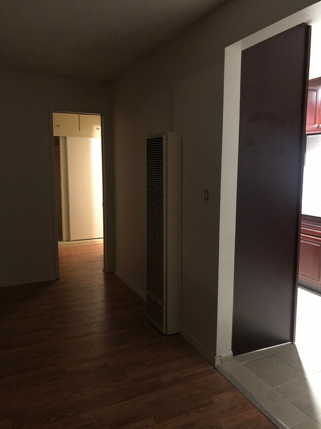 Building Photo - 407 Violet Ave