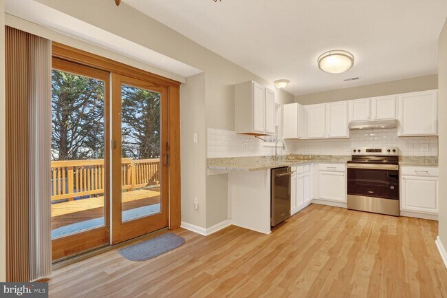 Building Photo - 8 Suncroft Ct