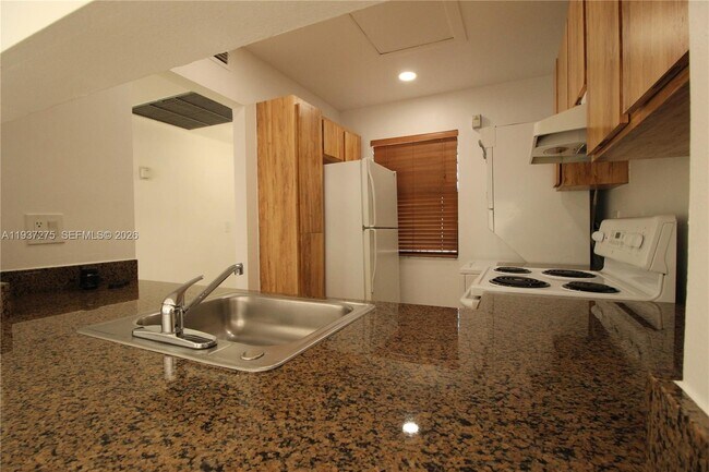 Building Photo - 7668 SW 152nd Ave