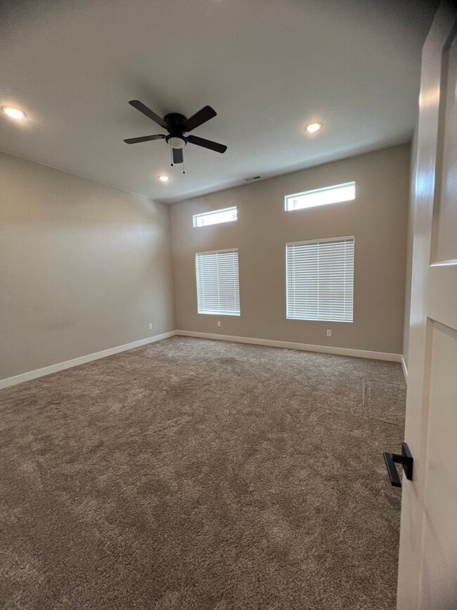 Building Photo - Available Now In Cross Hollow Hills