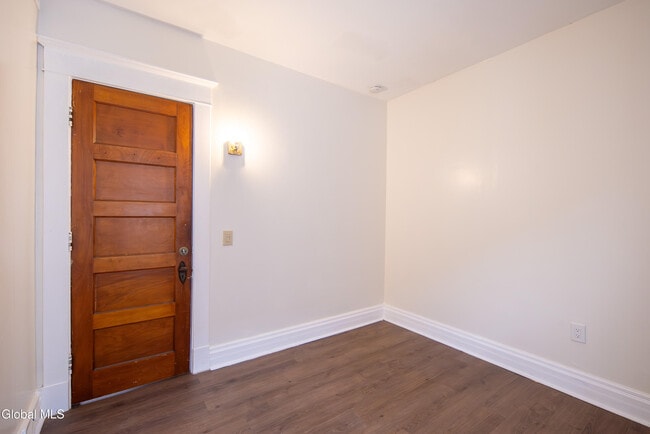 Building Photo - 22 Swan St