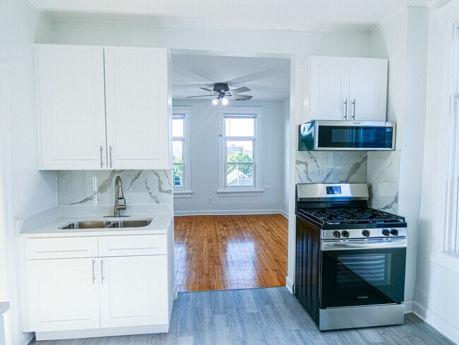Building Photo - 2044 W 19th St