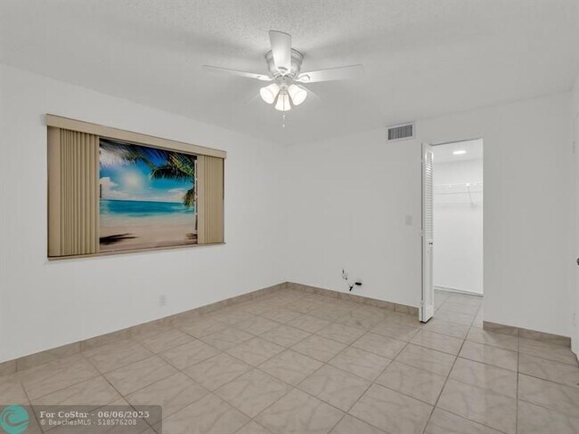 Building Photo - 121 SE 3rd Ave