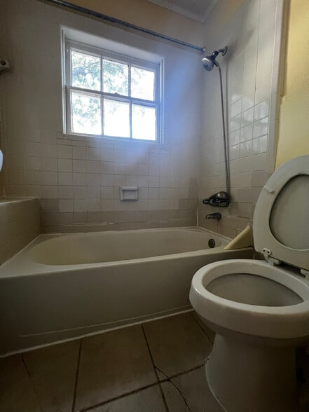 Building Photo - 1403 Godwin St